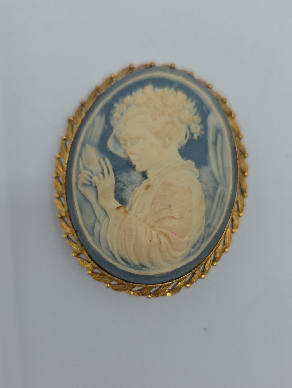Vintage Oval Cameo Brooch in Blue and Cream